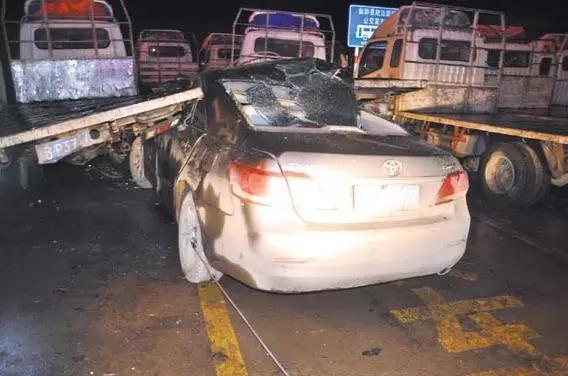 19岁男子驾车多次撞骑行者被刑拘了19岁男子多次驾车撞击骑行者，涉嫌犯罪被刑拘