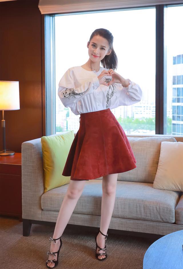李沁 穿搭基础长相就不基础